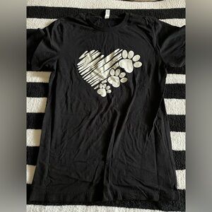 paw print heart graphic t-shirt
